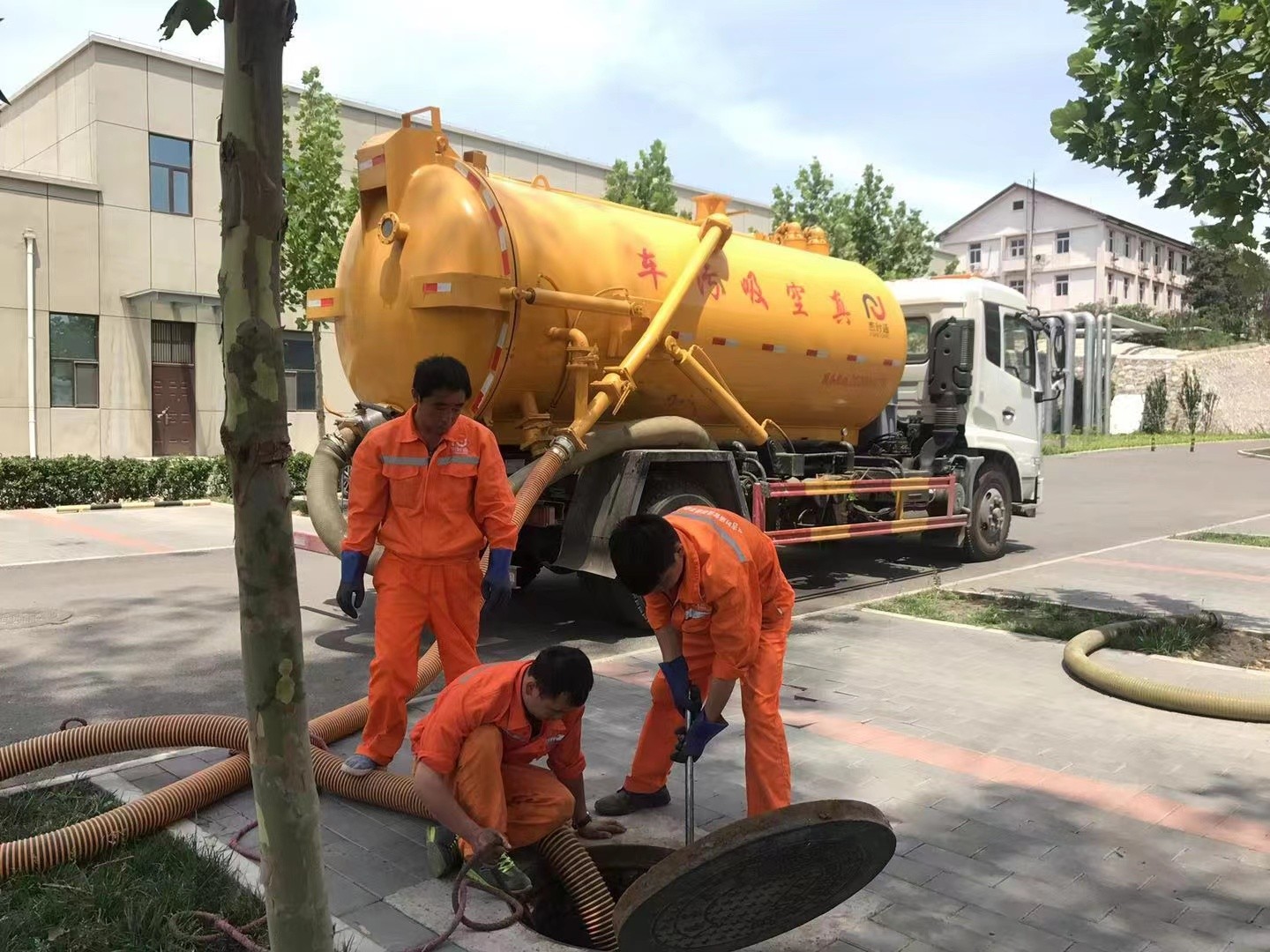 毕节化粪池清理与5-8吨吸粪车施工效率分析